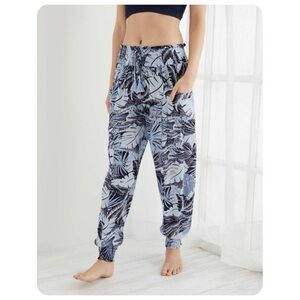 Aerie Homebody Tropical Joggers Palm Hawaiian Beach Medium
